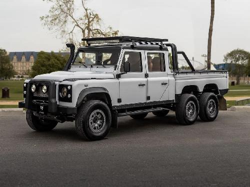 Land Rover Defender 